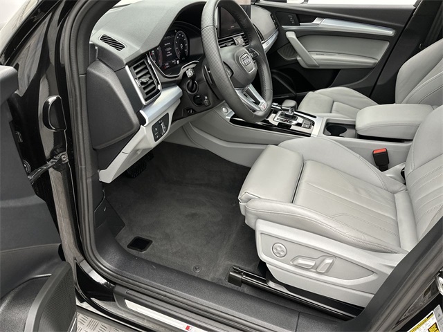 2025 Audi Q5 45 S line Premium Plus photo 3