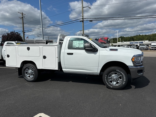 2023 Ram 2500 Tradesman photo 2