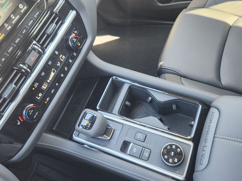 2025 Nissan Pathfinder SL photo 20