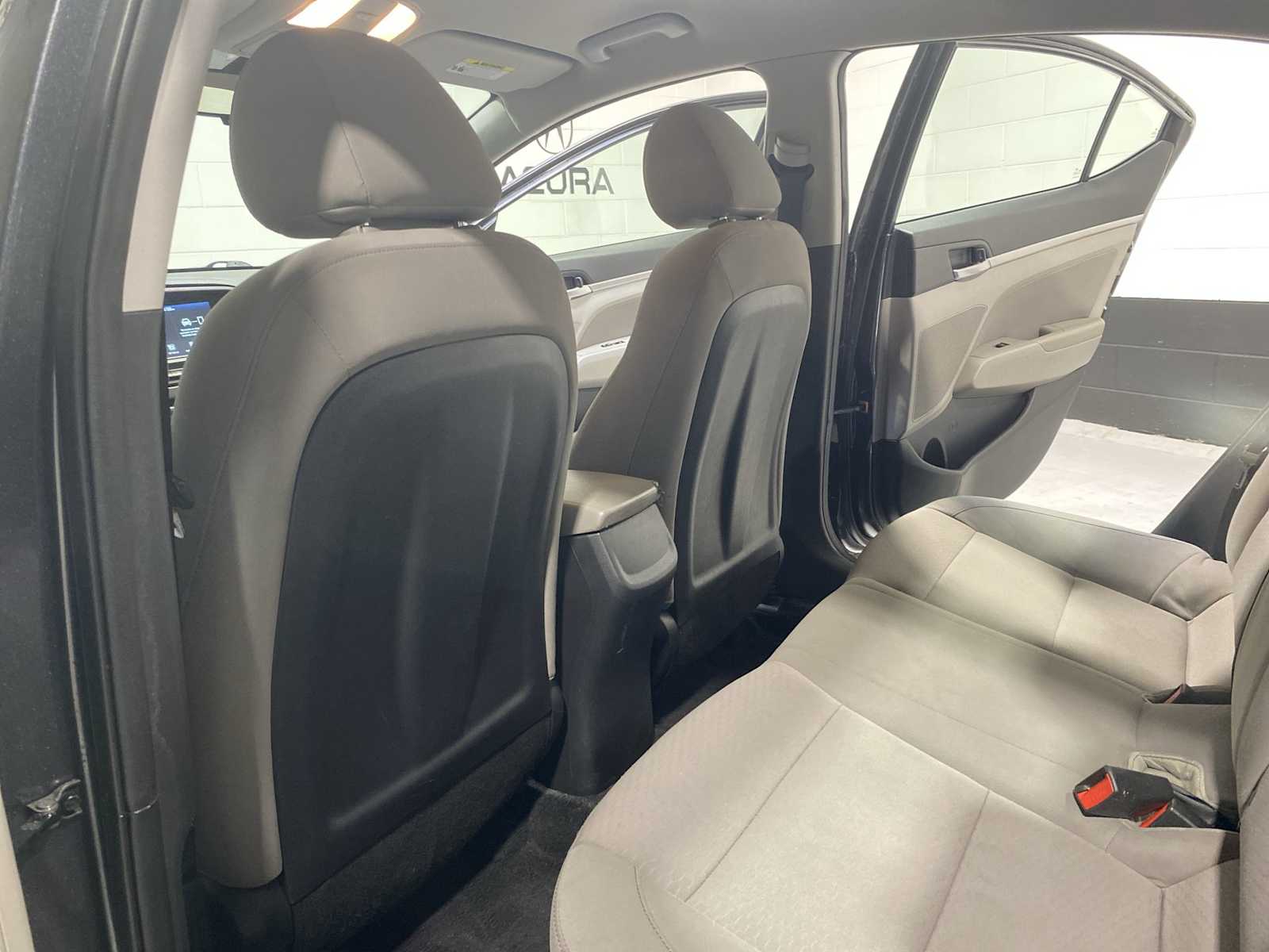 2020 Hyundai Elantra SEL photo 12