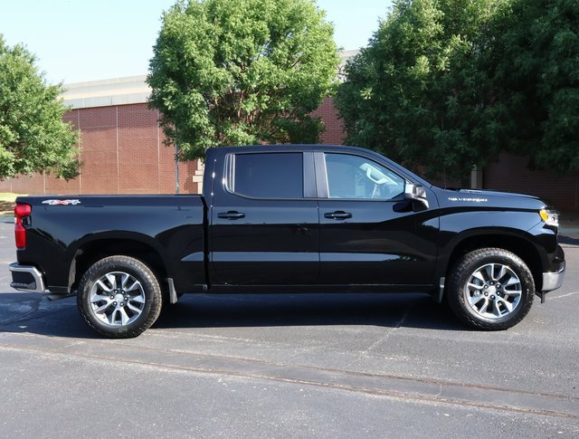 2025 Chevrolet Silverado 1500 LT photo 23