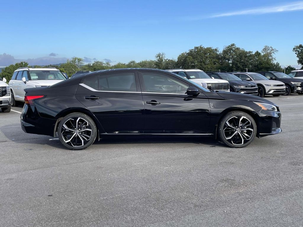 2023 Nissan Altima 2.5 SR photo 29