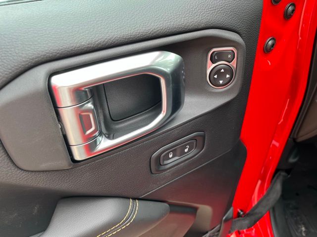 2025 Jeep Wrangler Sahara photo 11