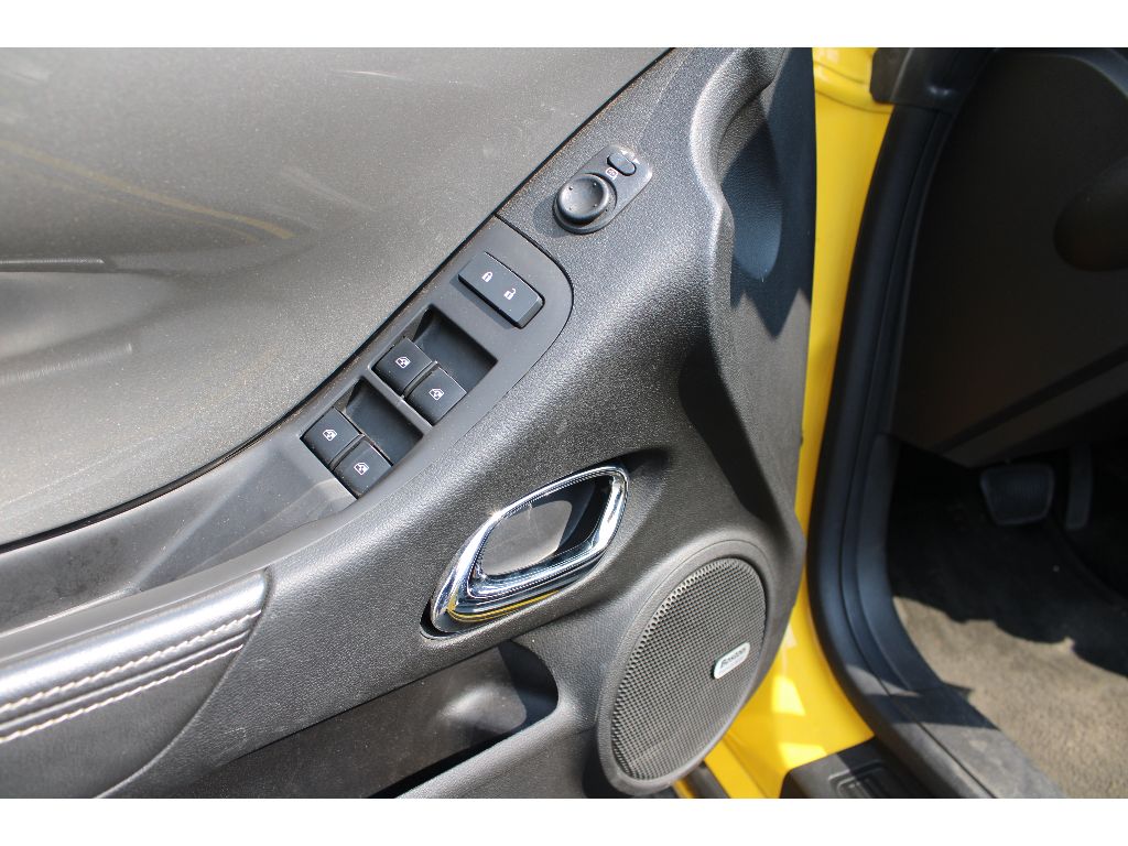 2013 Chevrolet Camaro 2LT photo 13