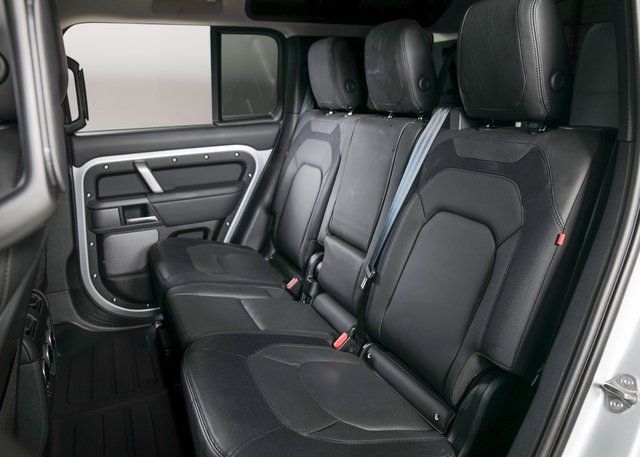2024 Land Rover Defender 110 X-Dynamic SE photo 5