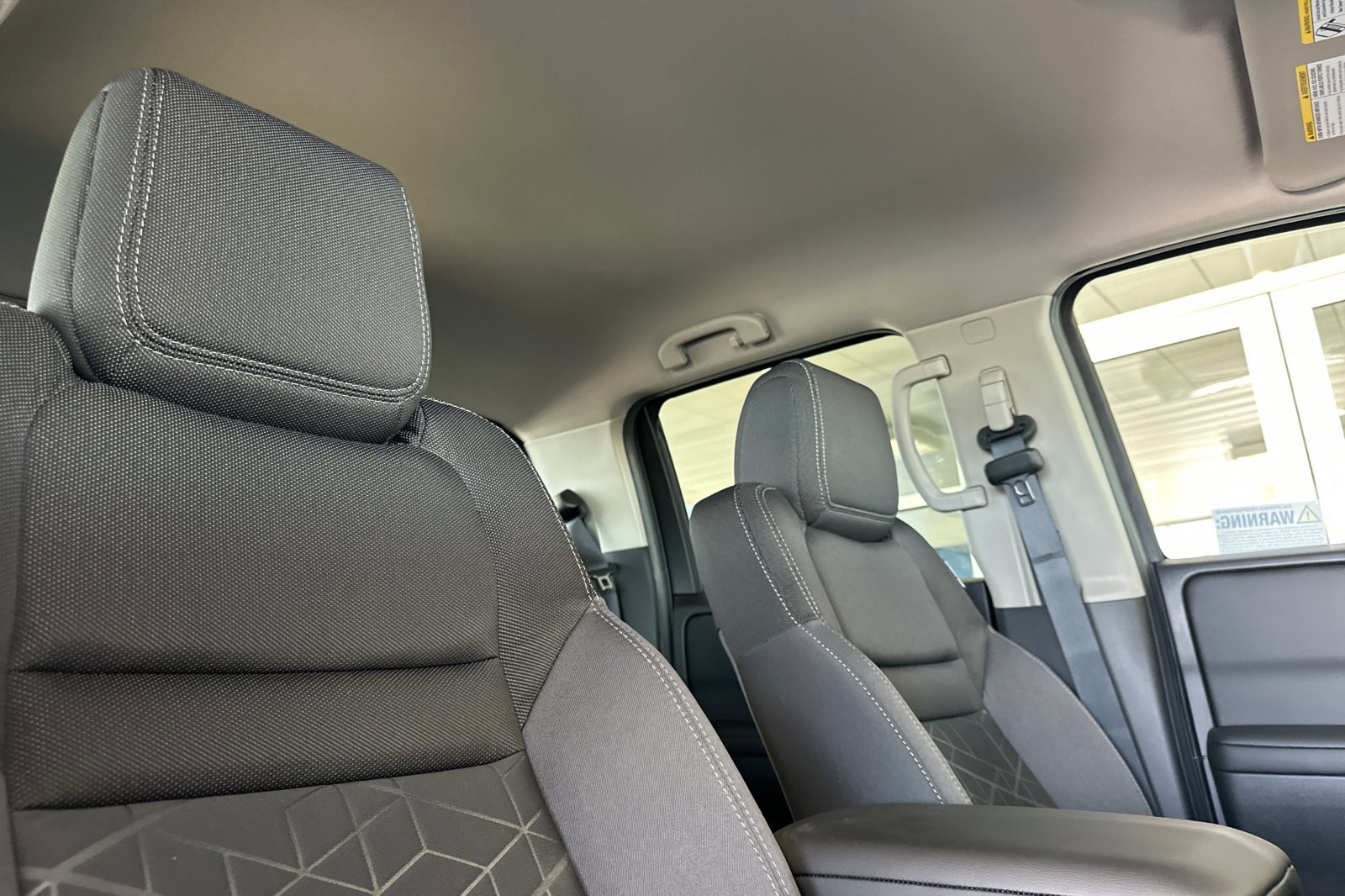 2025 Nissan Frontier SV photo 12