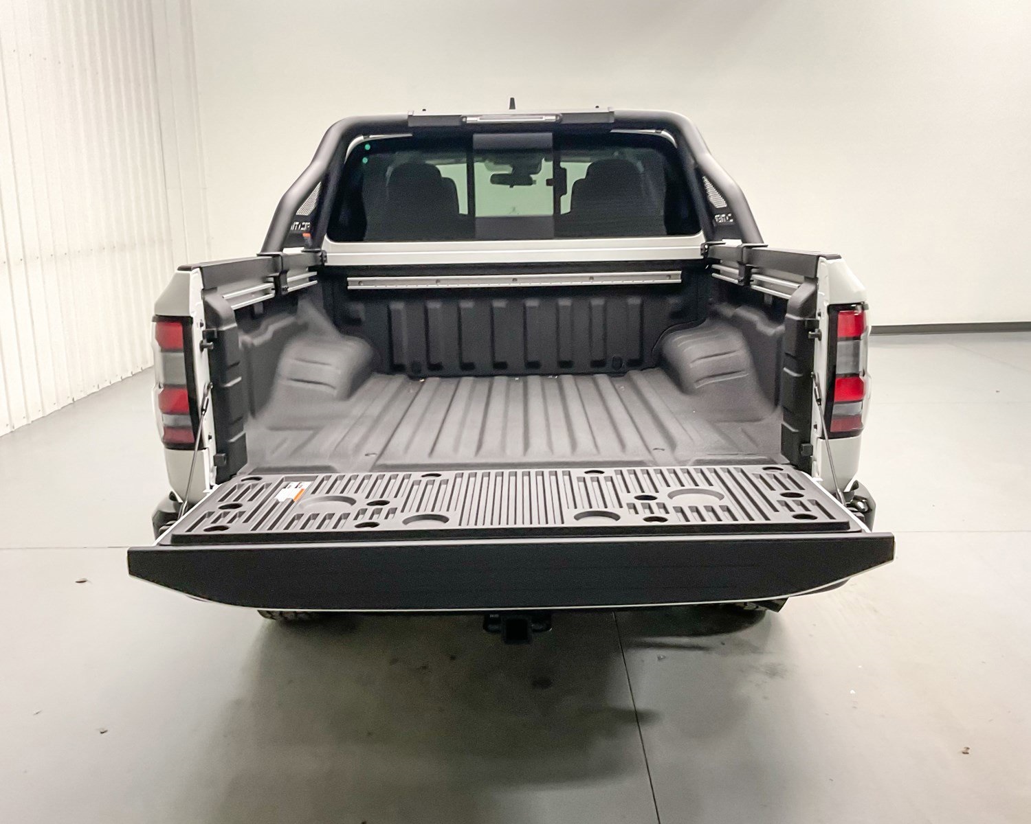 New 2024 Nissan Frontier Crew Cab Hardbody Edition Truck in Bellevue N240228 Woodhouse Nissan