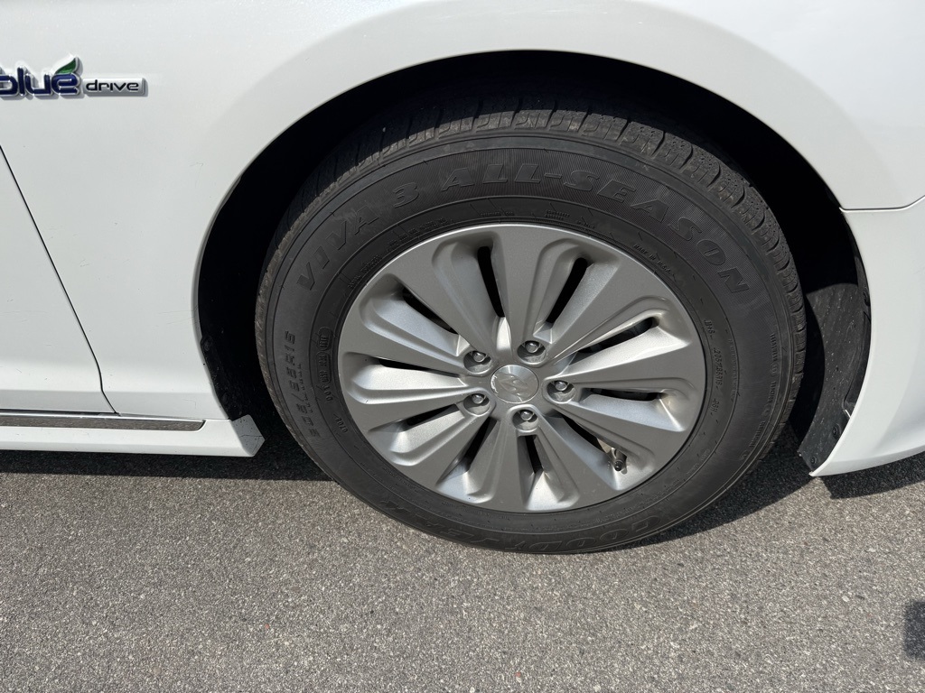 2016 Hyundai Sonata SE Hybrid photo 4