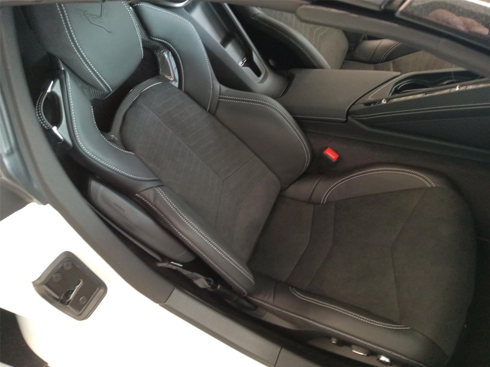 2025 Chevrolet Corvette E-Ray 2LZ photo 2