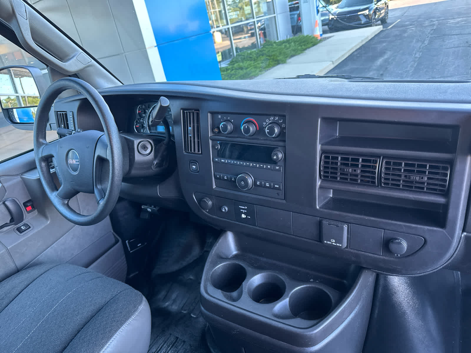 2024 Gmc Savana Cargo 2500 photo 5