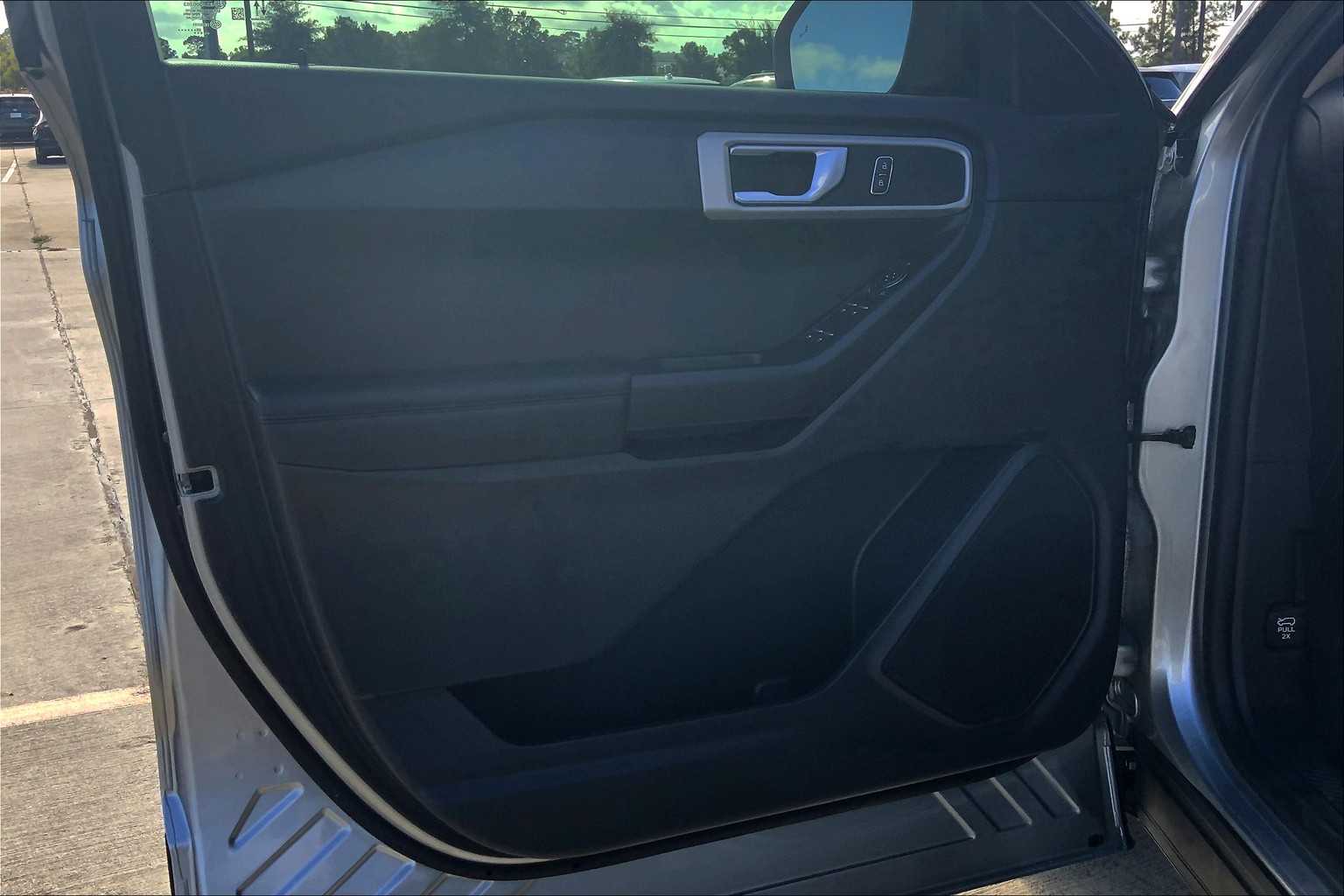 2022 Ford Explorer Base photo 16
