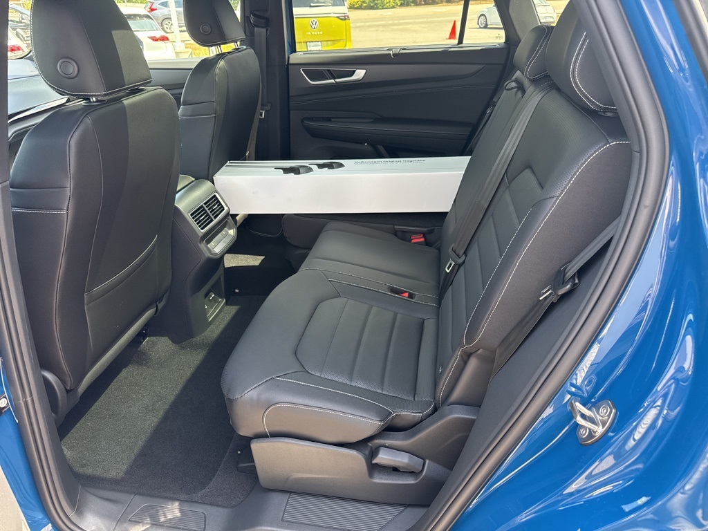 2026 Volkswagen Atlas Cross Sport SEL R-Line photo 24