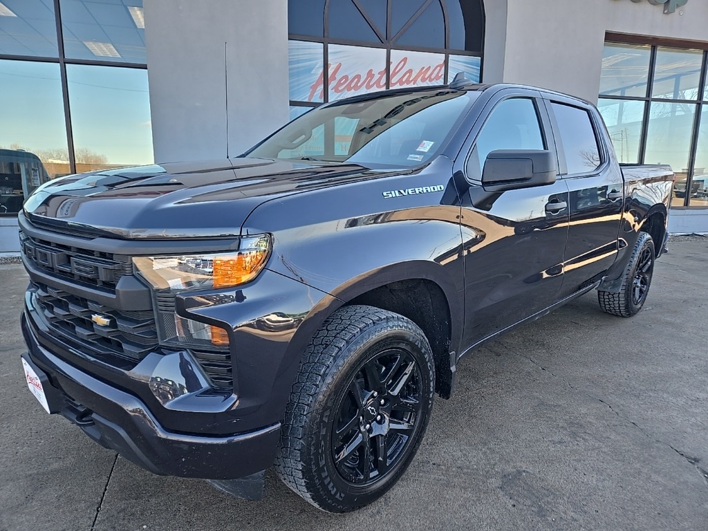 Used 2022 Chevrolet Silverado 1500 Custom with VIN 1GCPDBEK2NZ605424 for sale in Kansas City