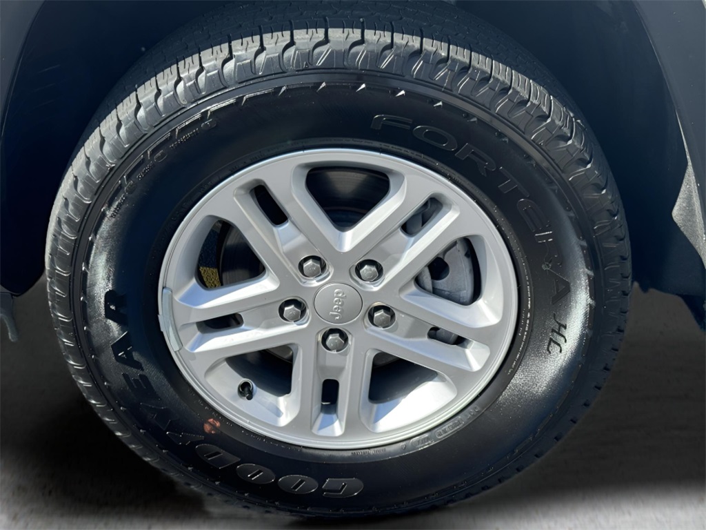 2023 Jeep Grand Cherokee Laredo photo 24