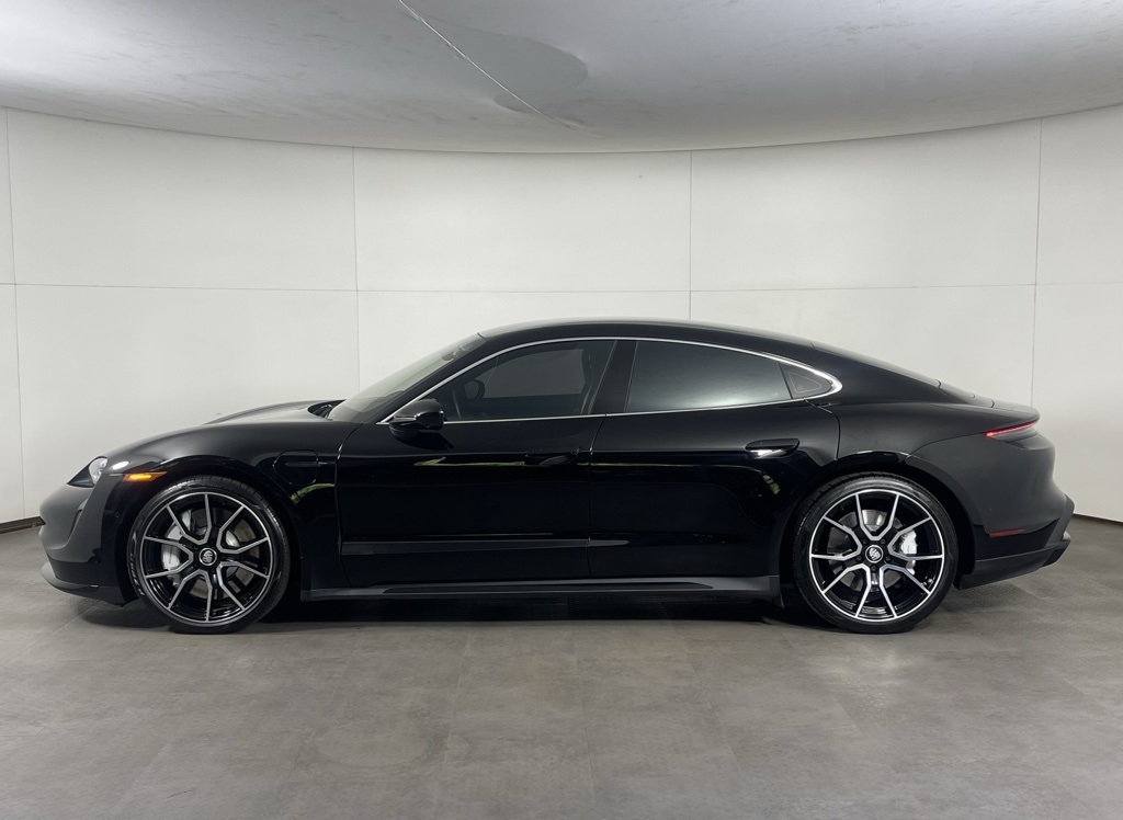 2022 Porsche Taycan Turbo photo 2
