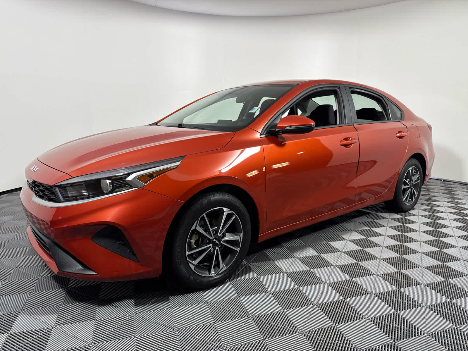 2023 Kia Forte LXS photo 2