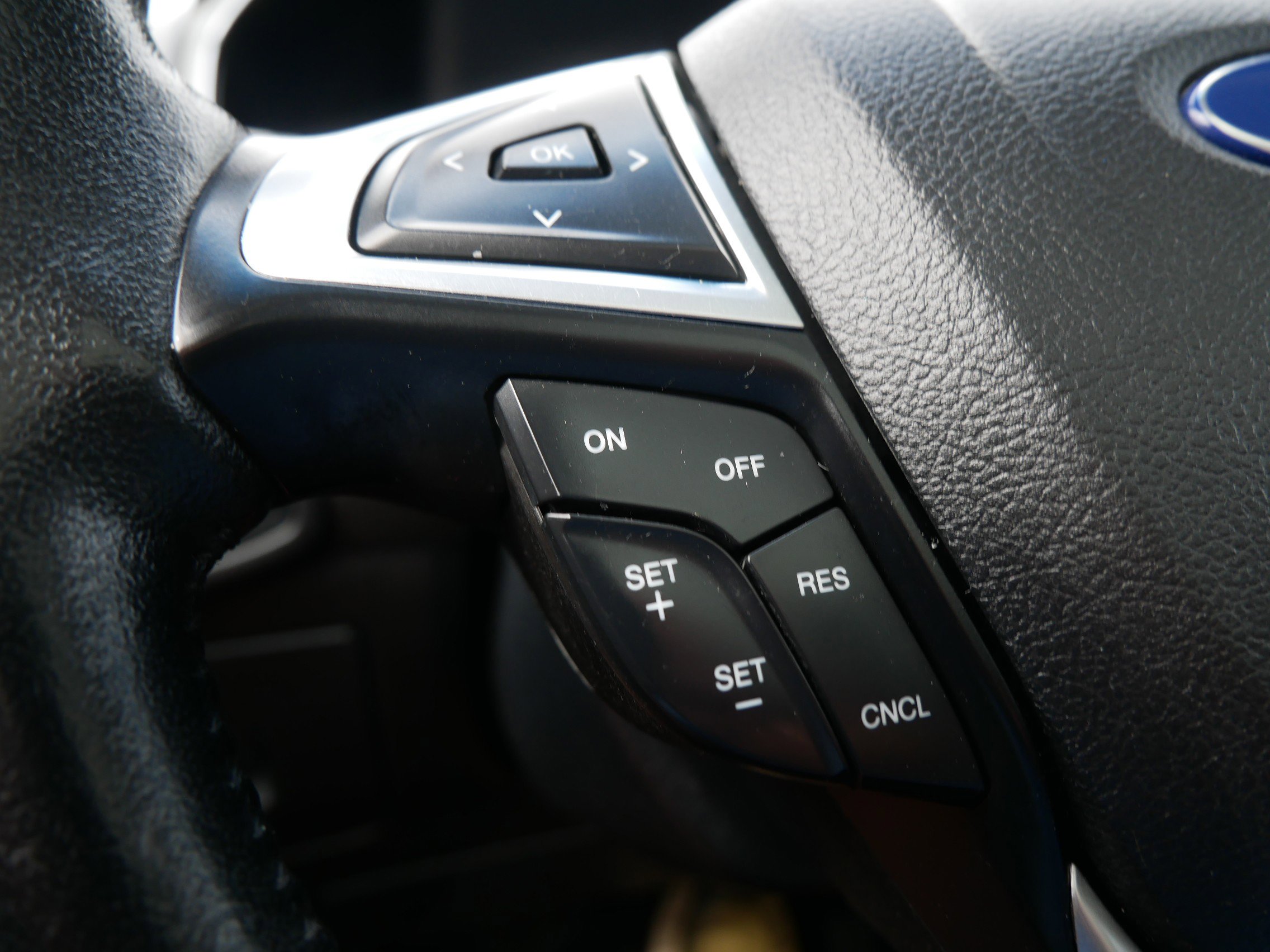 2016 Ford Edge Titanium photo 25