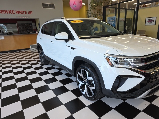2023 Volkswagen Taos SEL photo 2