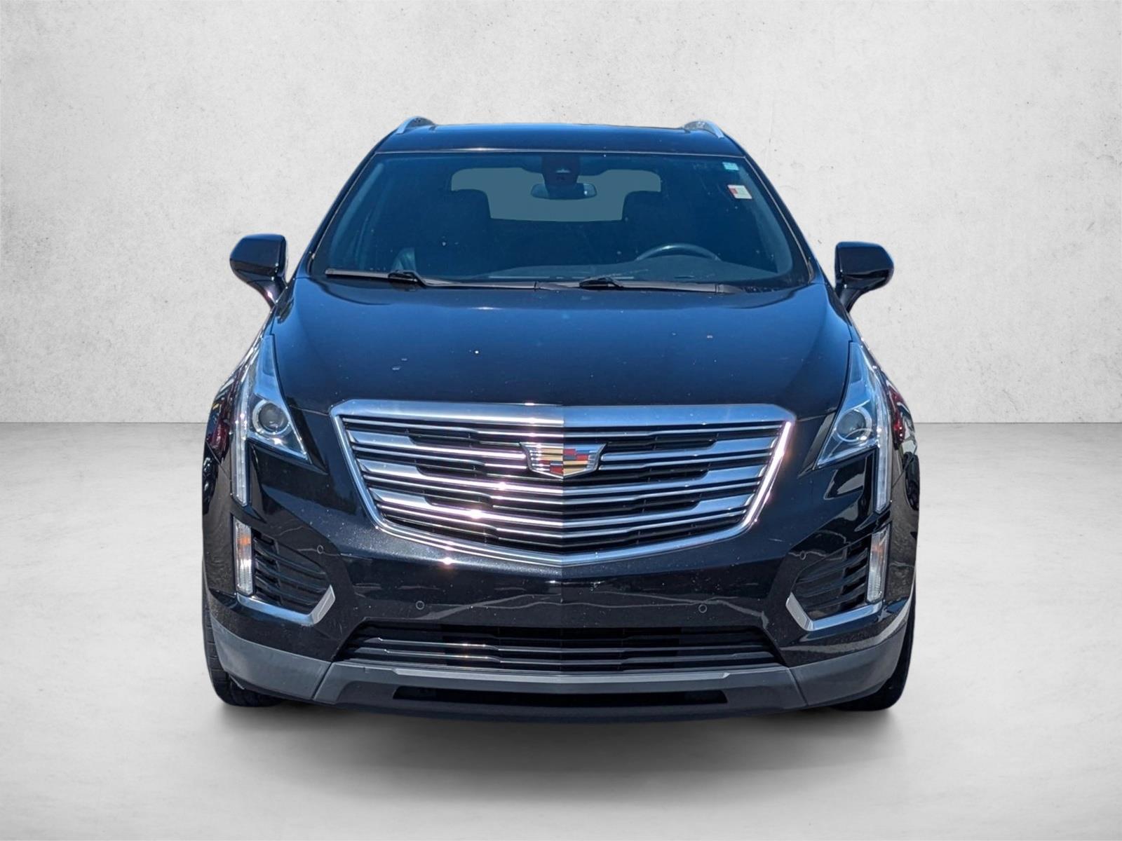 2017 Cadillac XT5 Luxury photo 2