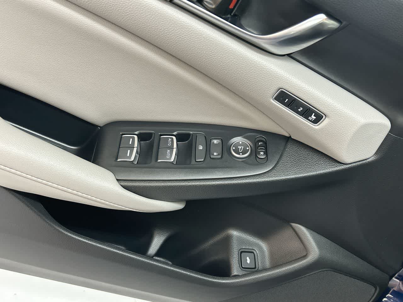 2020 Honda Accord Hybrid EX-L photo 16