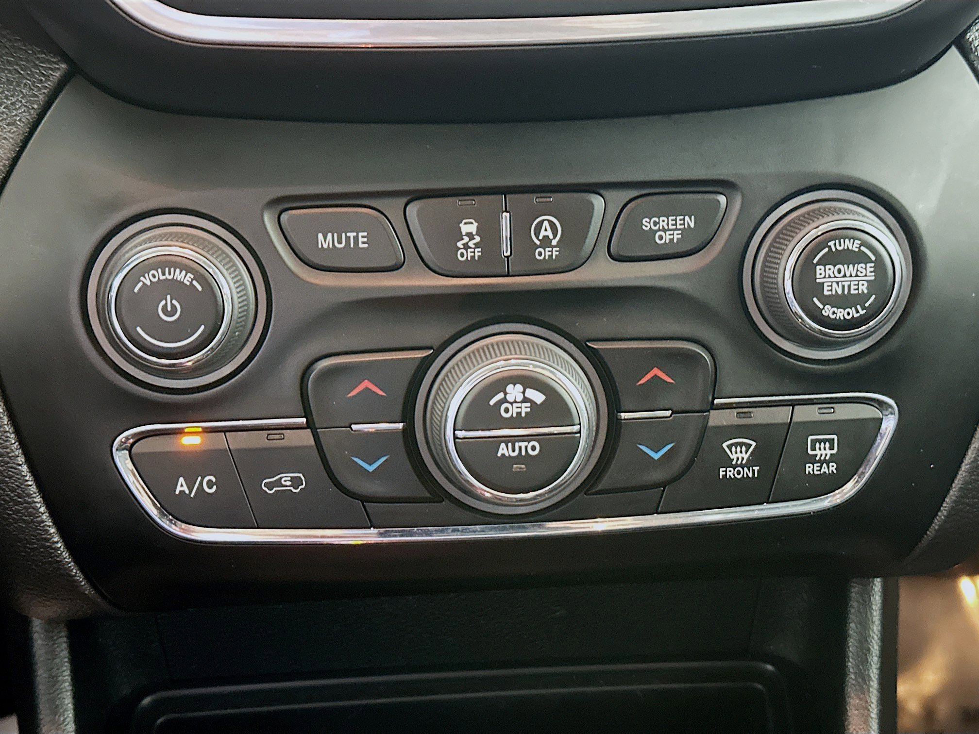 2023 Jeep Cherokee Altitude photo 14