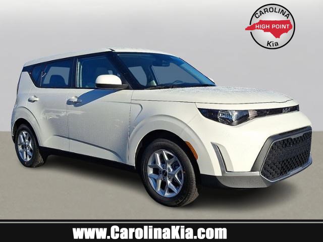 2025 Kia Soul LX's photo