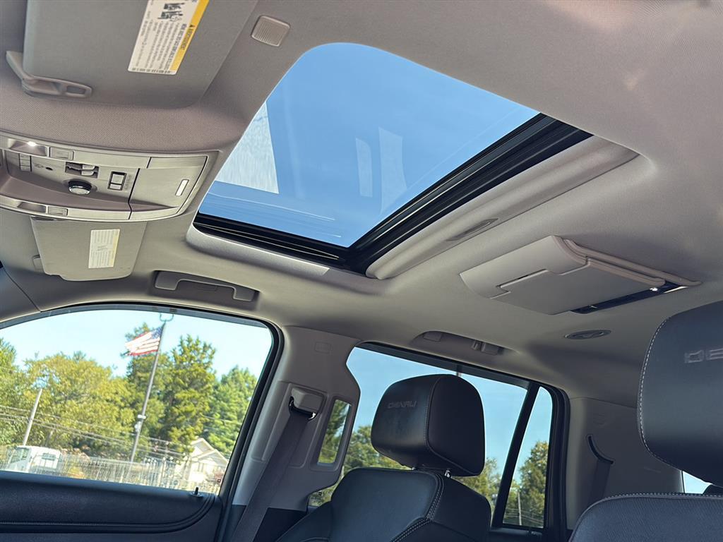 2017 Gmc Yukon Denali photo 3