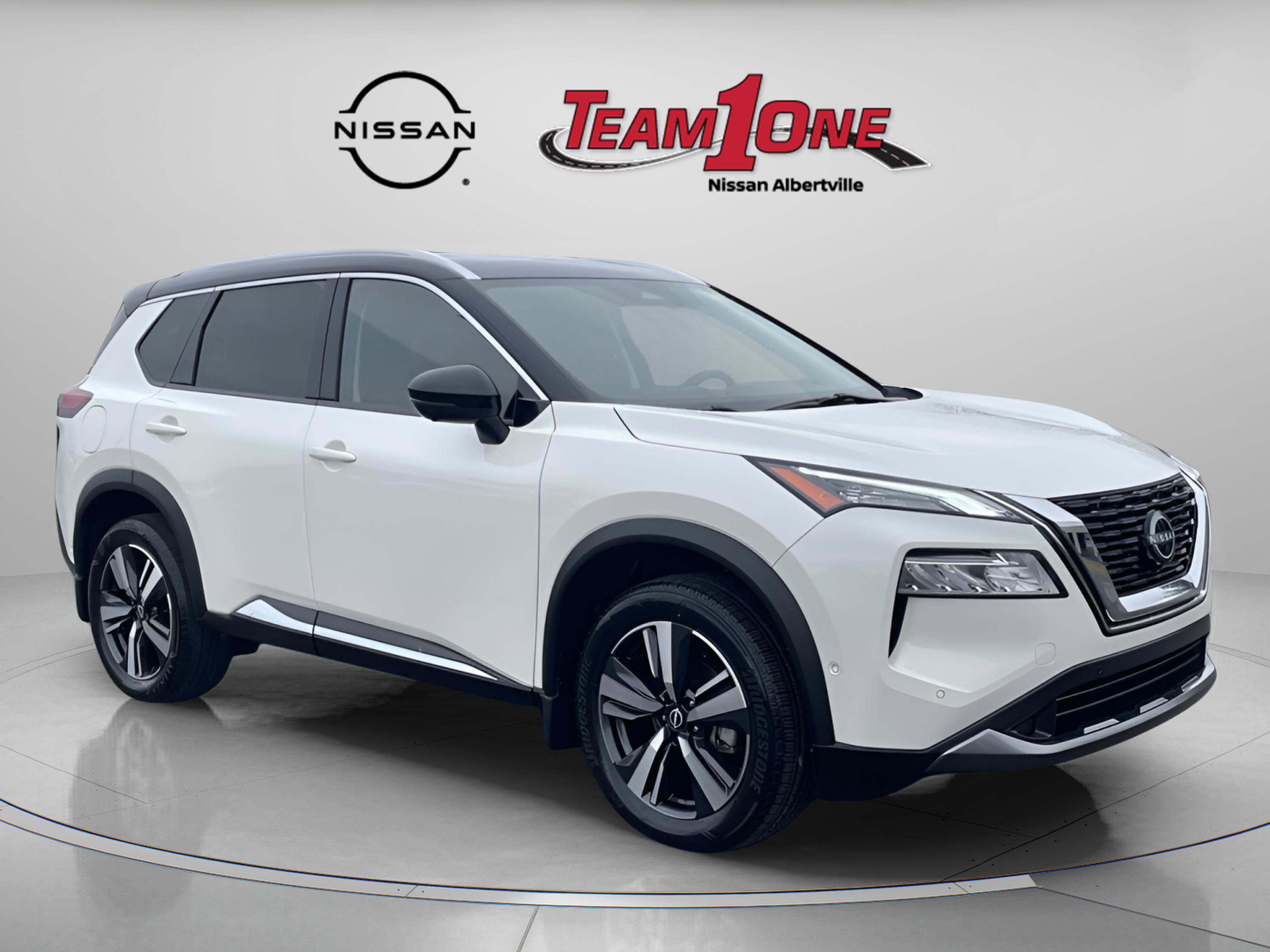 2023 Nissan Rogue SL's photo