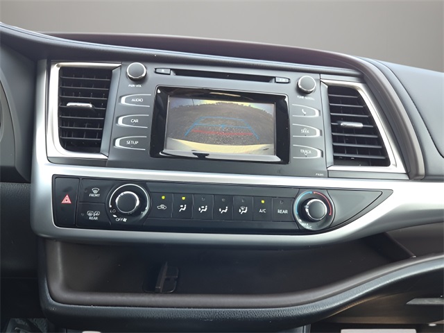 2016 Toyota Highlander LE photo 28