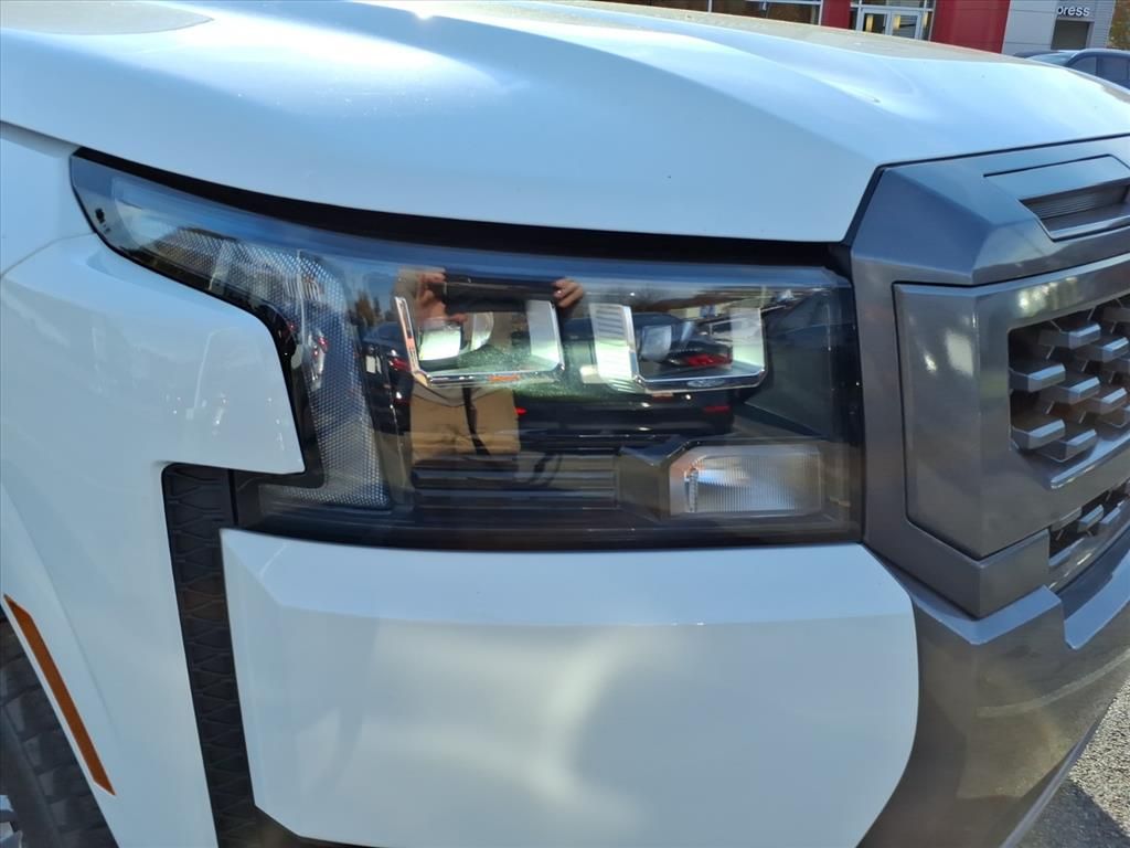 2026 Nissan Frontier SV photo 2