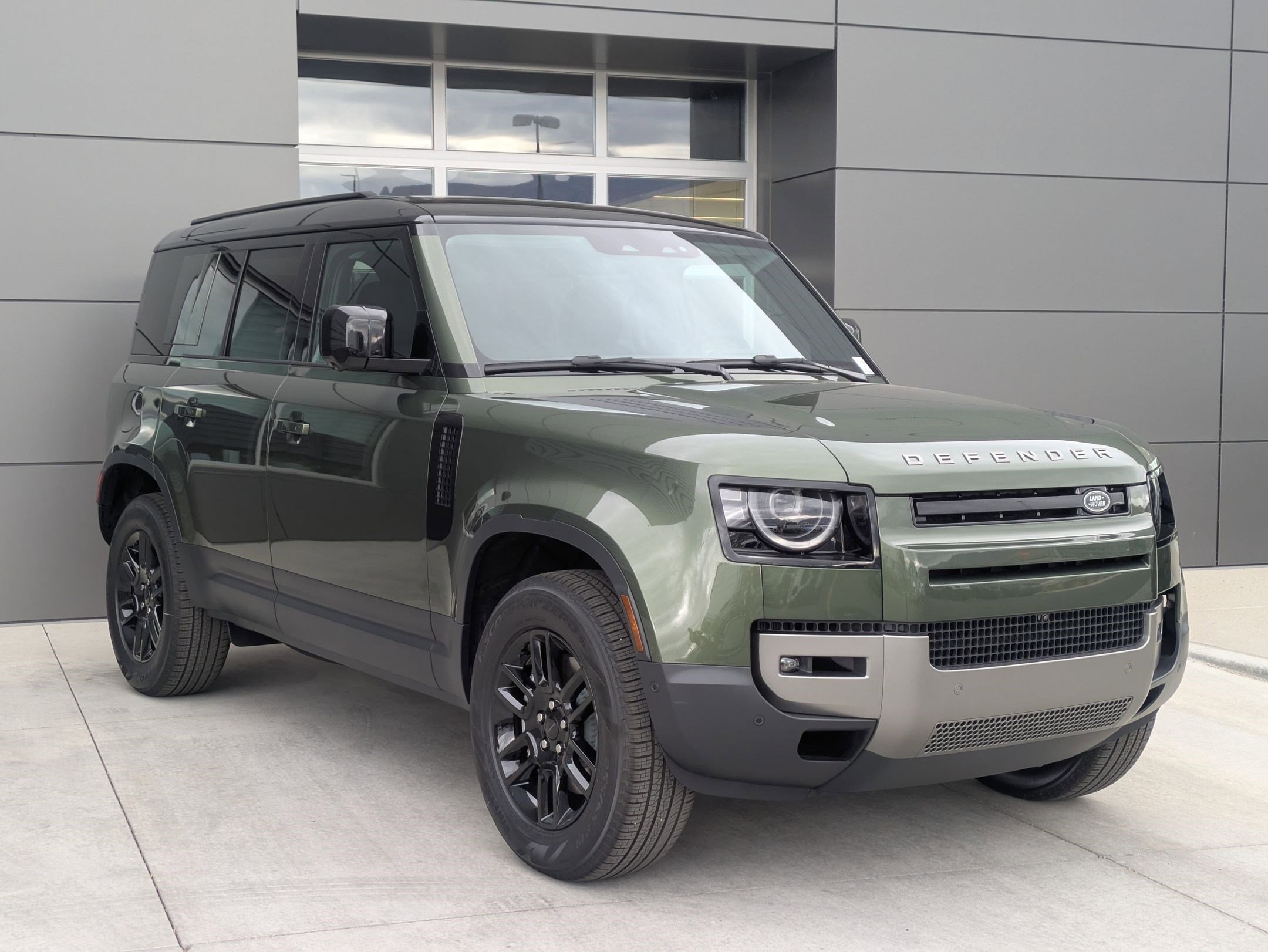 2026 Land Rover Defender 110 S photo 3