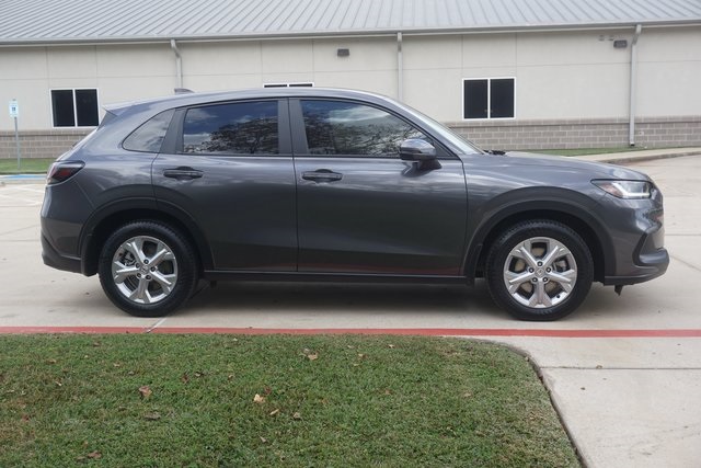 2025 Honda HR-V LX photo 2