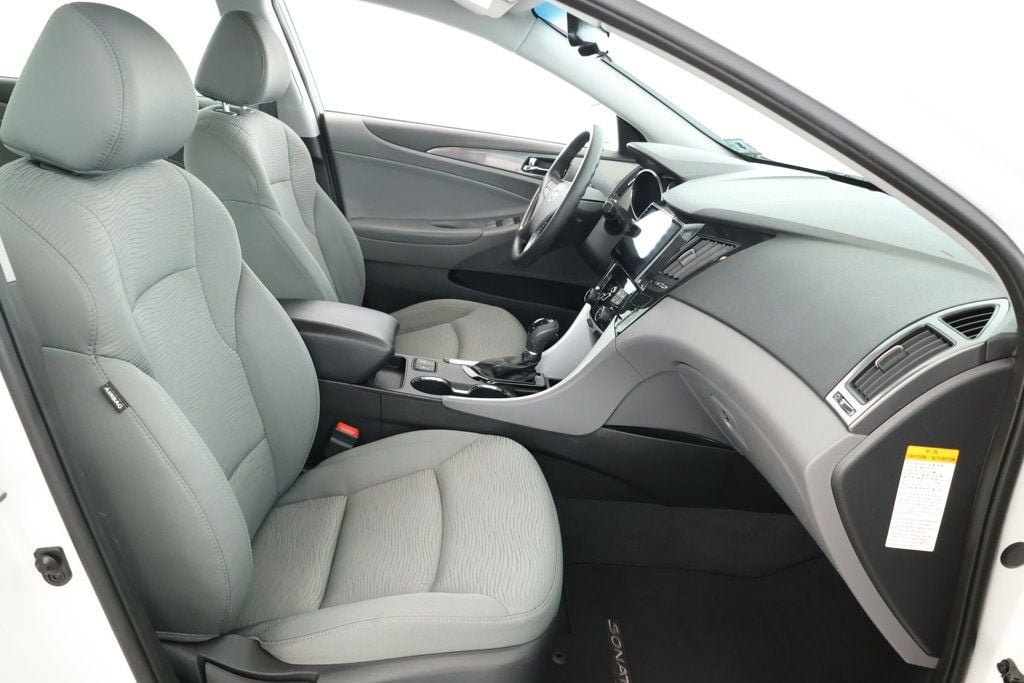 2013 Hyundai Sonata Hybrid Limited photo 17