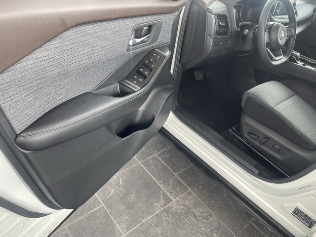 2023 Nissan Rogue SV photo 13