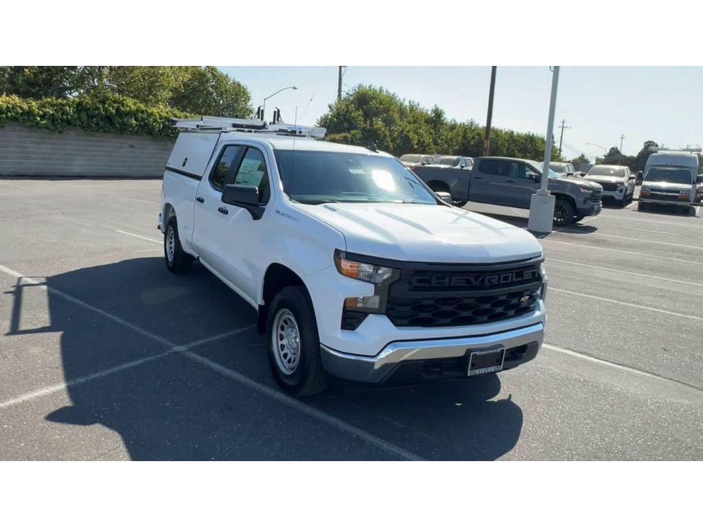 2024 Chevrolet Silverado 1500 photo 3