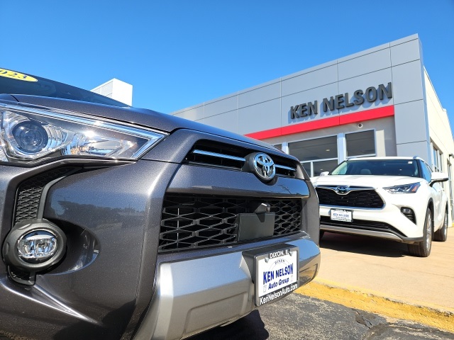 2023 Toyota 4Runner TRD Off-Road Premium photo 3
