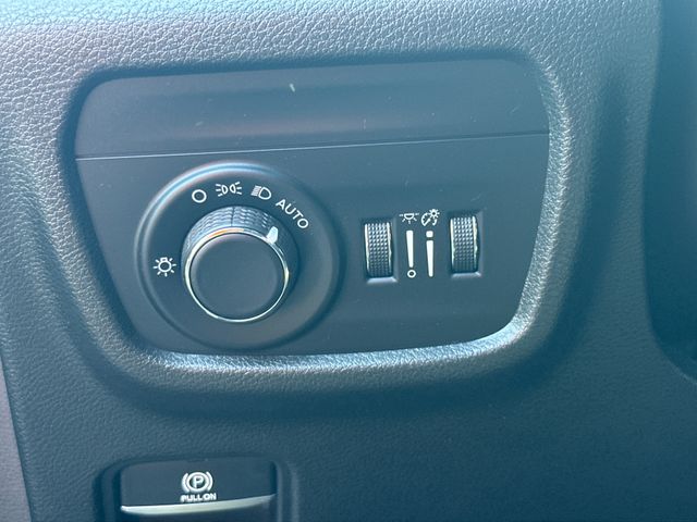 2023 Jeep Grand Cherokee Altitude photo 16