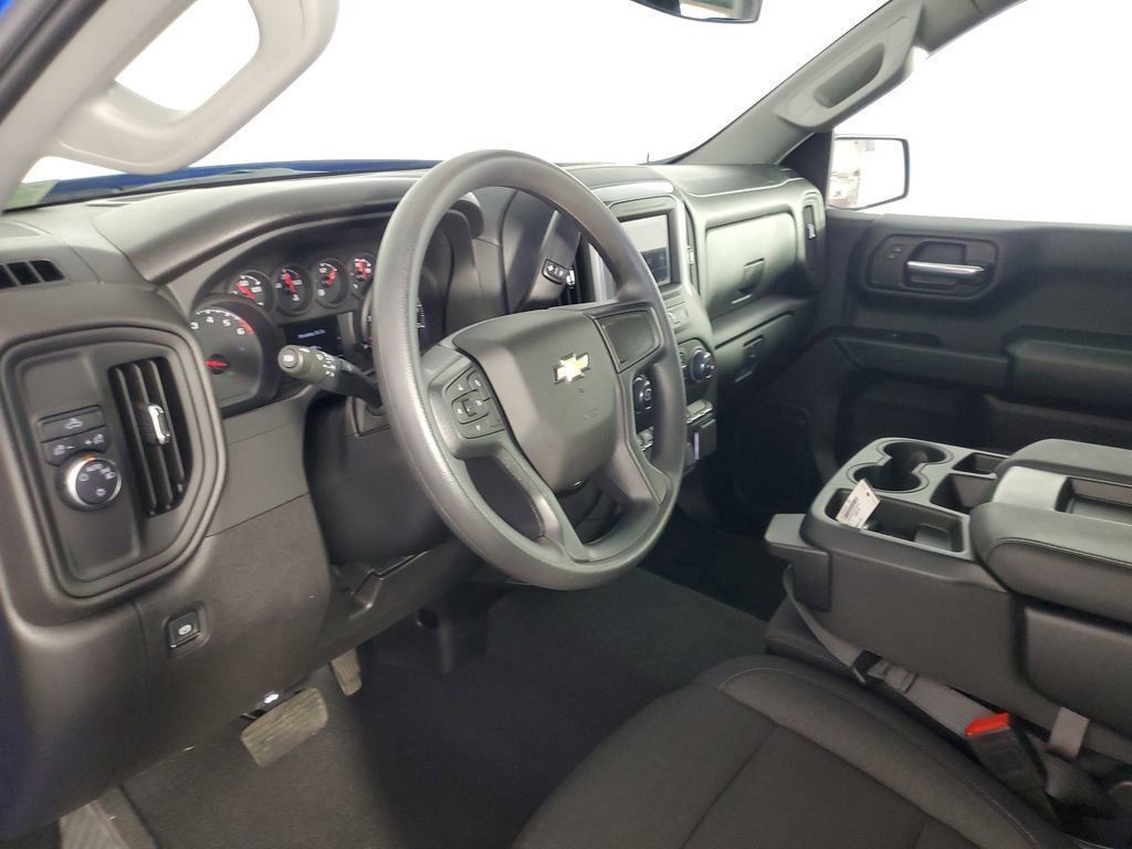 2025 Chevrolet Silverado 1500 Custom photo 8