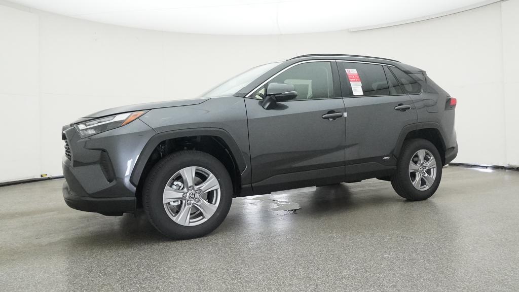 2025 Toyota RAV4 Hybrid XLE photo 8