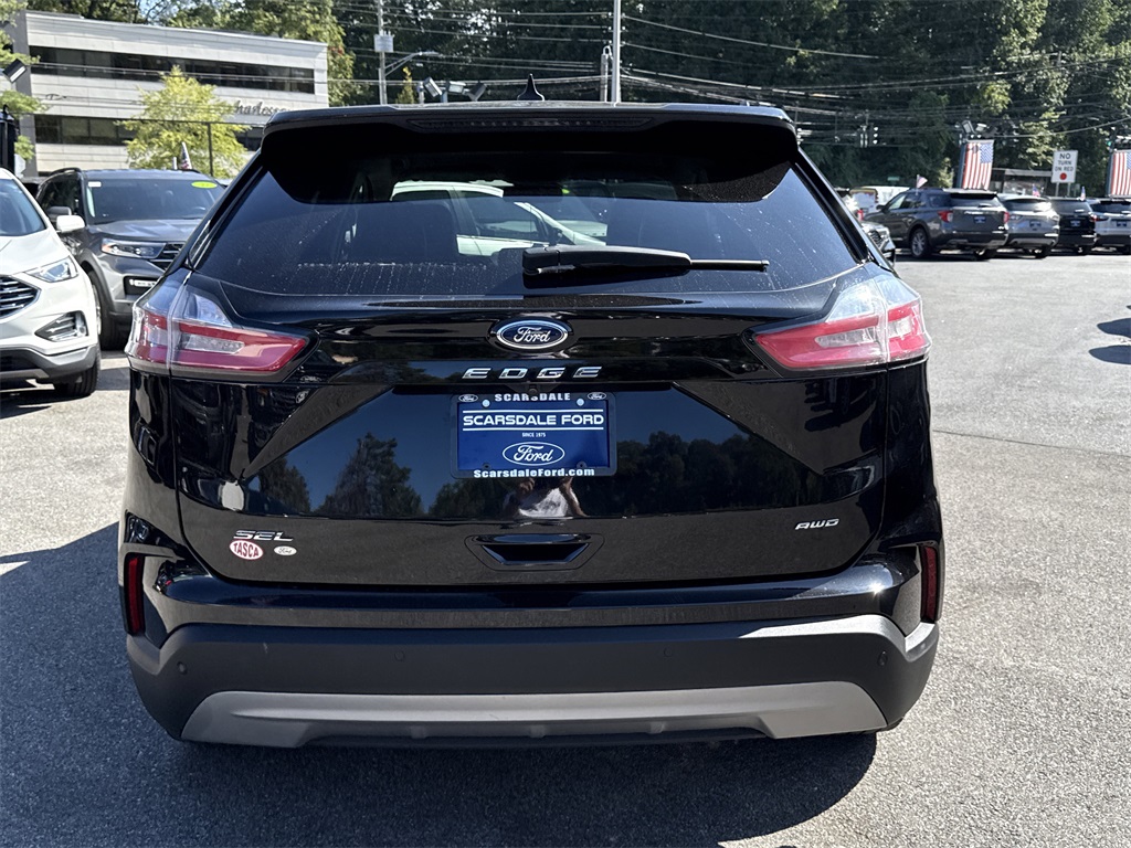 2022 Ford Edge SEL photo 5