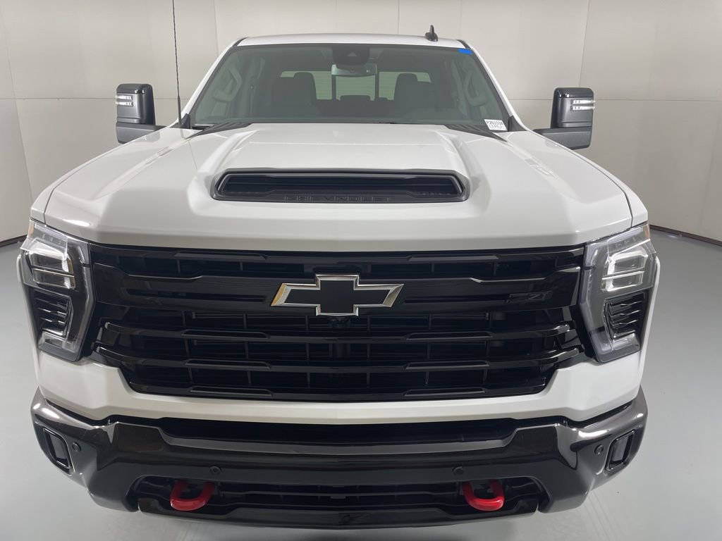 2026 Chevrolet Silverado 2500HD LT photo 3