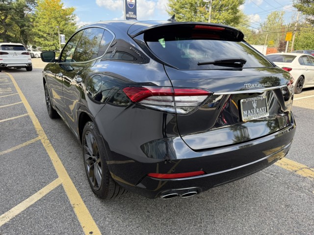 2024 Maserati Levante Modena S photo 4