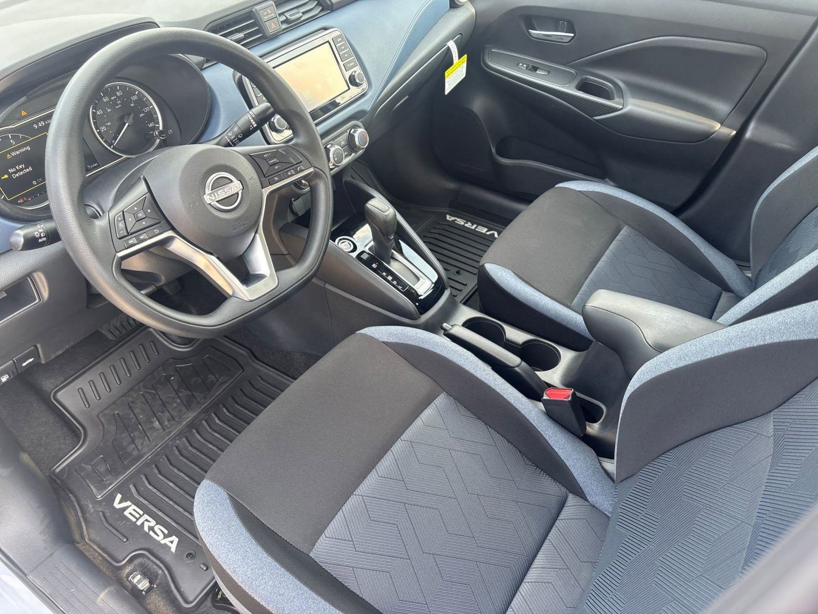 2025 Nissan Versa SV photo 4