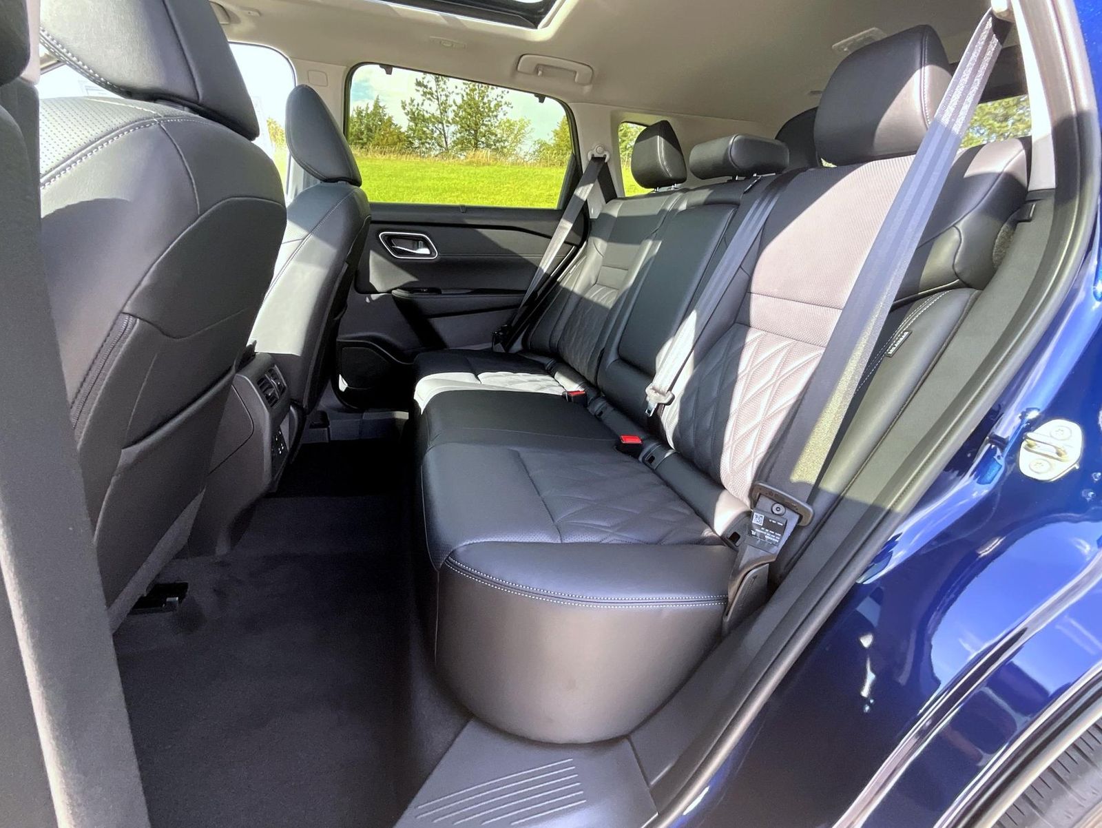 2026 Nissan Rogue Platinum photo 11