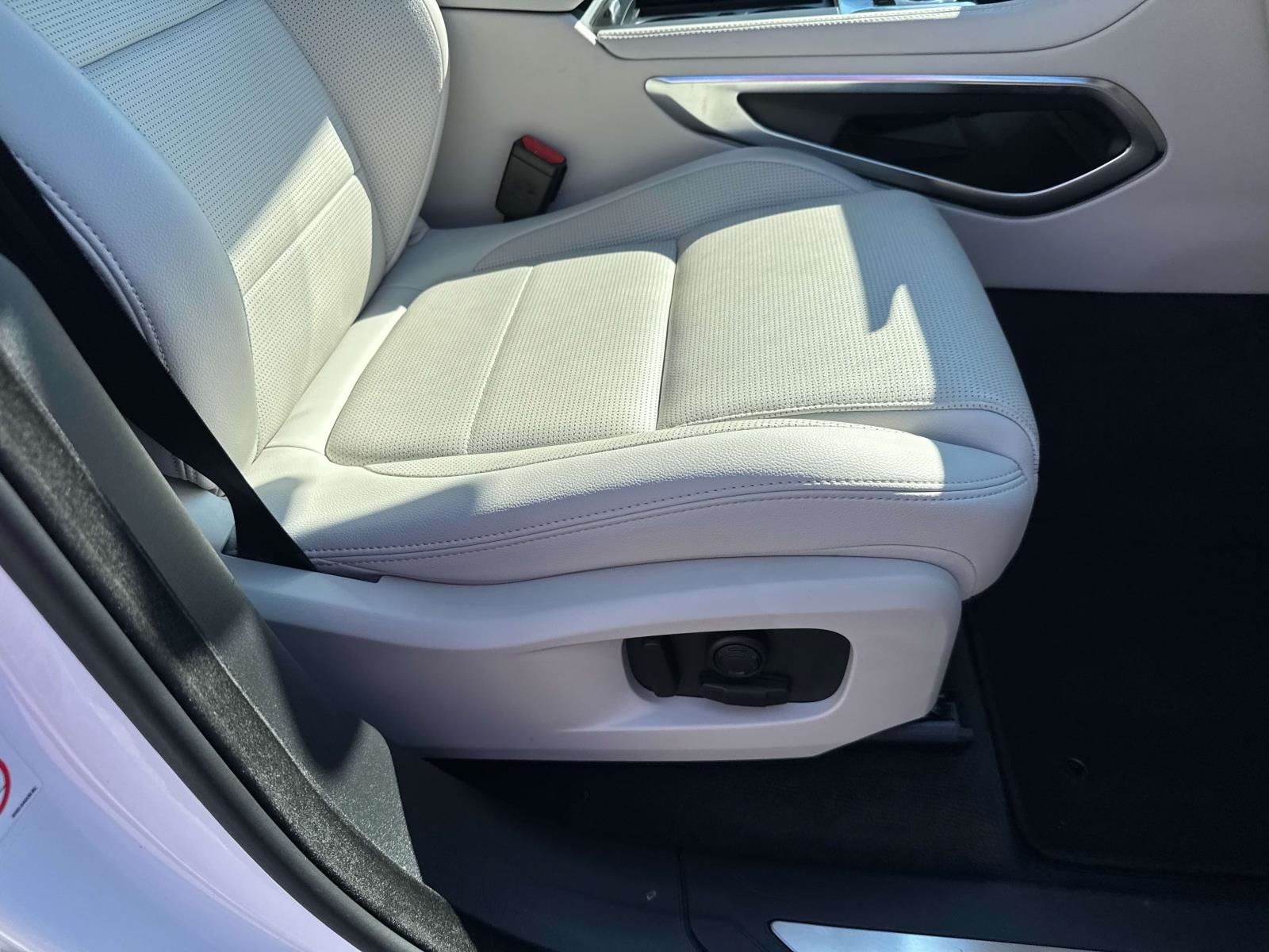 2025 Jaguar F-PACE R-Dynamic S P250 photo 11
