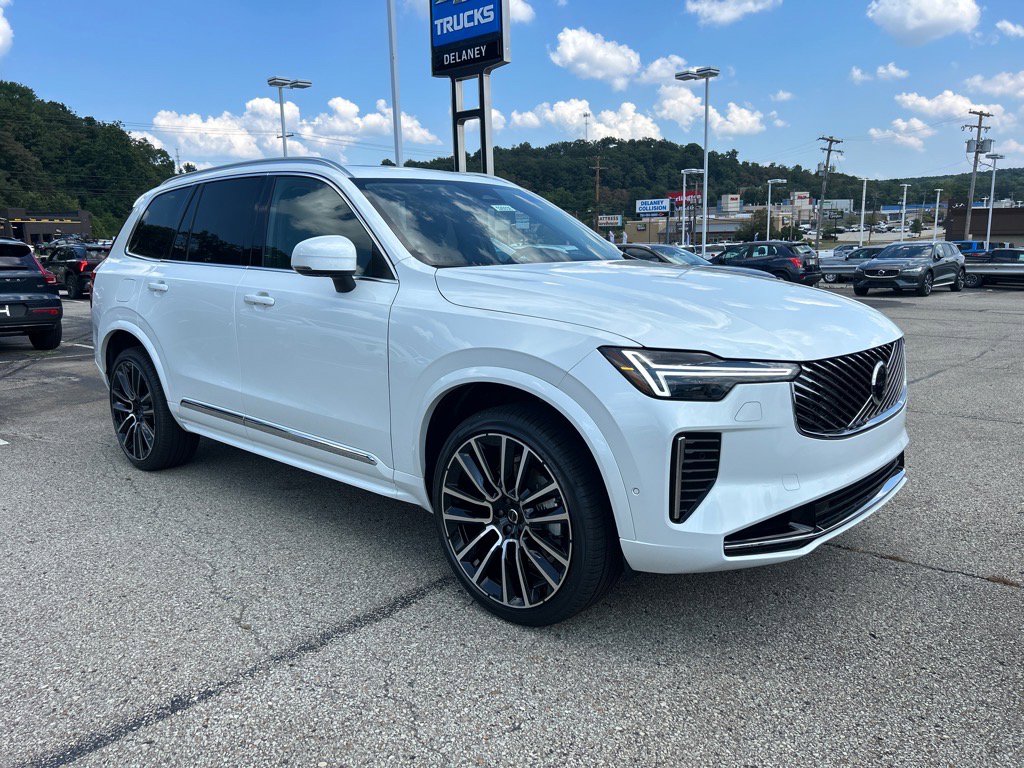 2026 Volvo XC90 Plus's photo