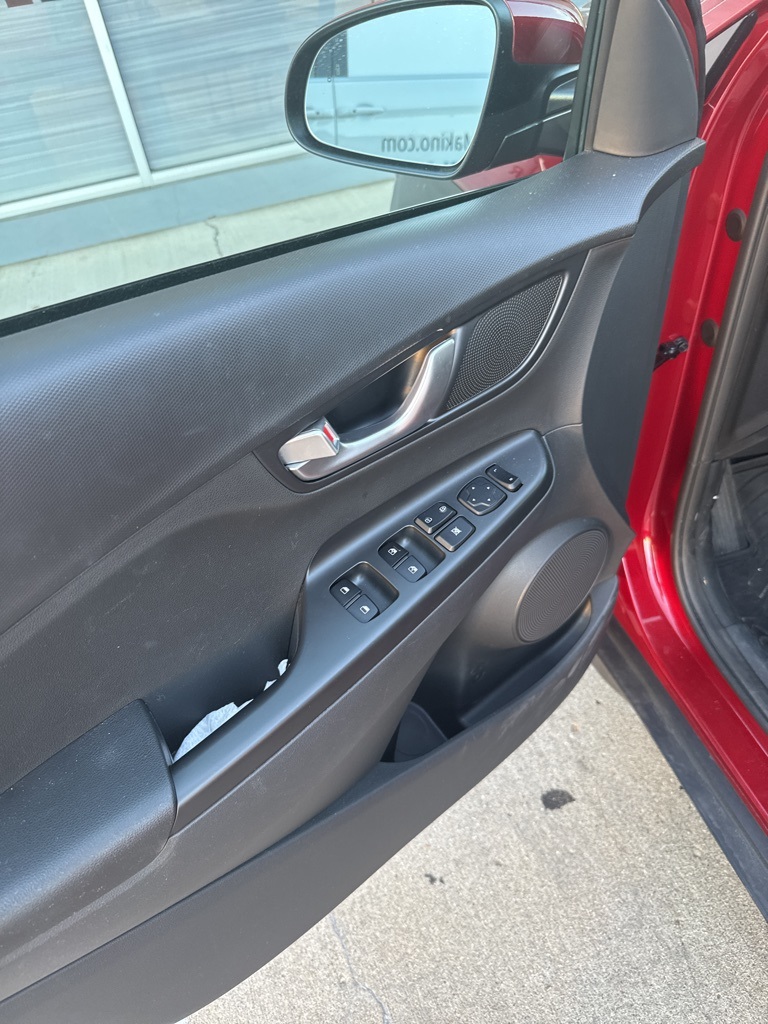 2023 Hyundai Kona SEL photo 2