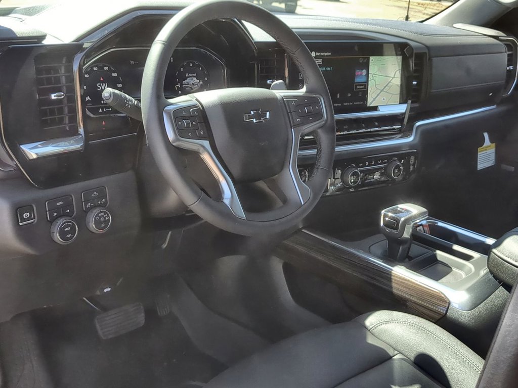 2025 Chevrolet Silverado 1500 RST photo 3