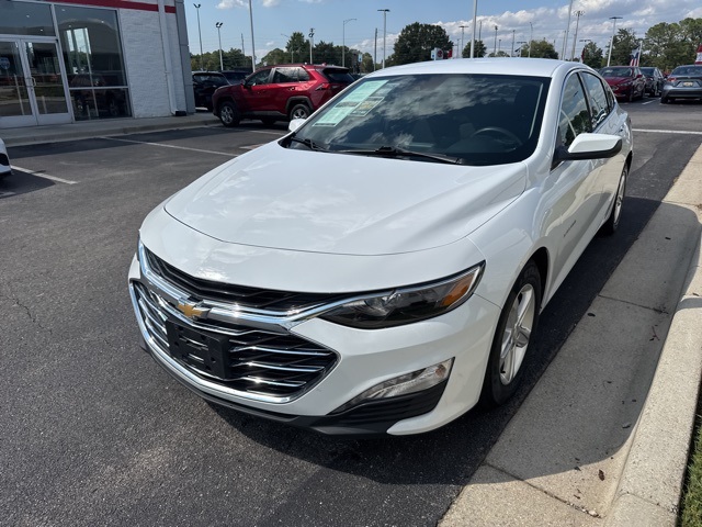 2024 Chevrolet Malibu 1LT photo 3