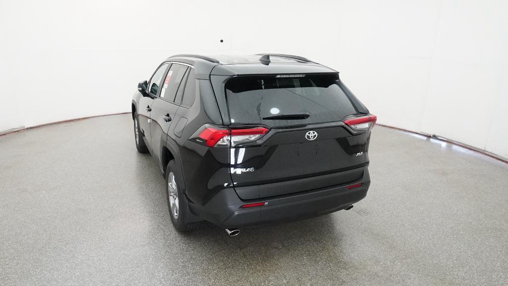 2025 Toyota RAV4 XLE photo 16